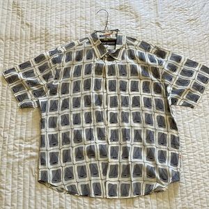 Reyn Spooner Blue and White sailboat short sleeved button up shirt.